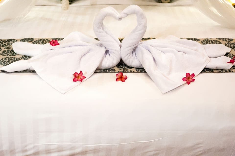 Deluxe Double Room | In-room dining