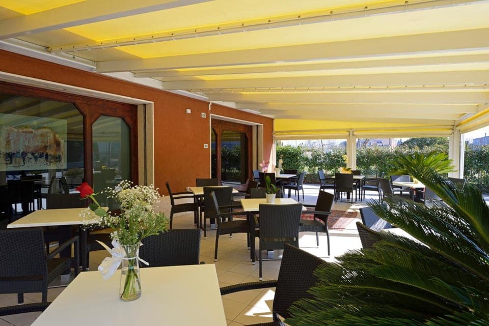 Breakfast, lunch, dinner served; Italian cuisine 