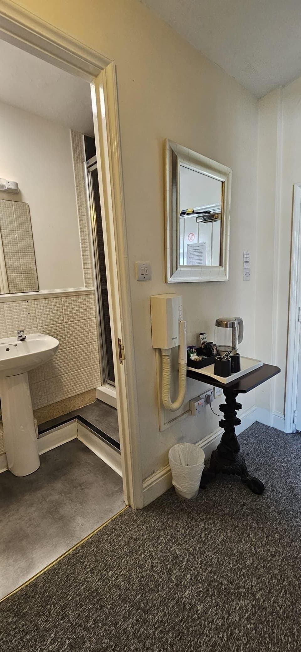 Double Room | Free WiFi, bed sheets