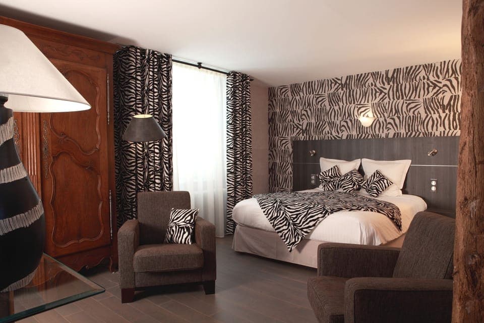 Double Room | Minibar, in-room safe, desk, soundproofing