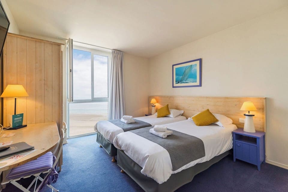 Double Room, Sea View | Desk, cribs/infant beds, free WiFi