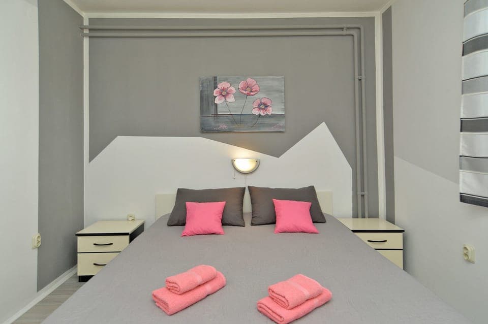 Standard Apartment, 2 Bedrooms (0187) | 2 bedrooms, iron/ironing board, free cribs/infant beds, free WiFi