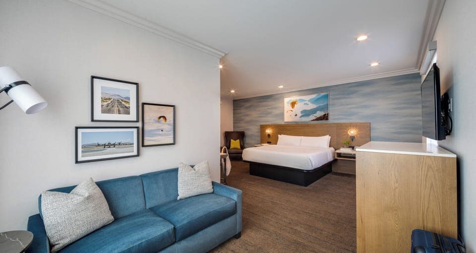 Studio Suite, 1 King Bed with Sofa bed, Corner | Premium bedding, down comforters, pillowtop beds, in-room safe