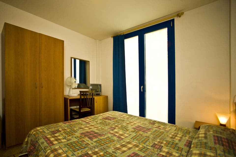 Double Room | In-room safe, desk, blackout drapes, iron/ironing board