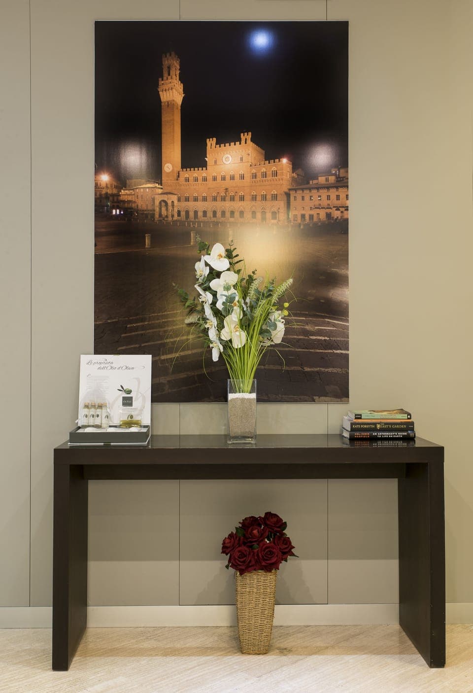 Check-in/check-out kiosk