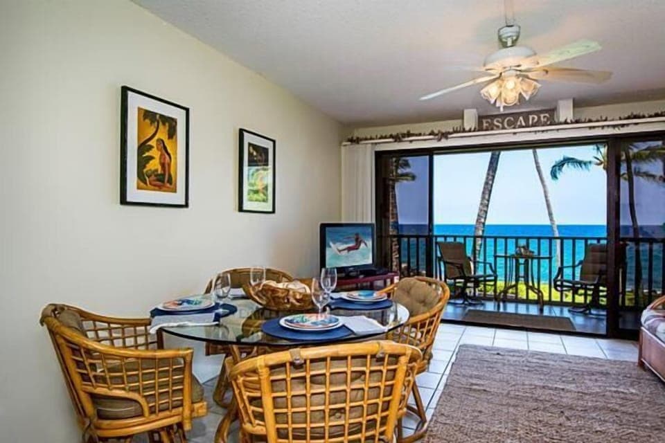 Condo, 1 King Bed (Kona Isle E23) | Dining