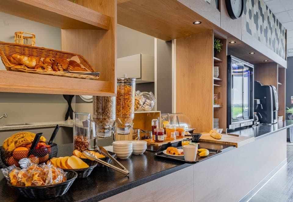 Daily buffet breakfast for a fee