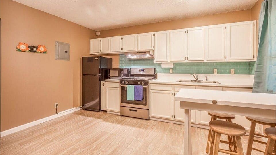 Condo, 1 King Bed with Sofa bed (Kona Shores#130) | Private kitchen | Oven, toaster