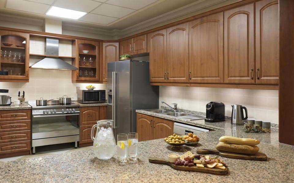 1 bedroom, Egyptian cotton sheets, premium bedding, down comforters