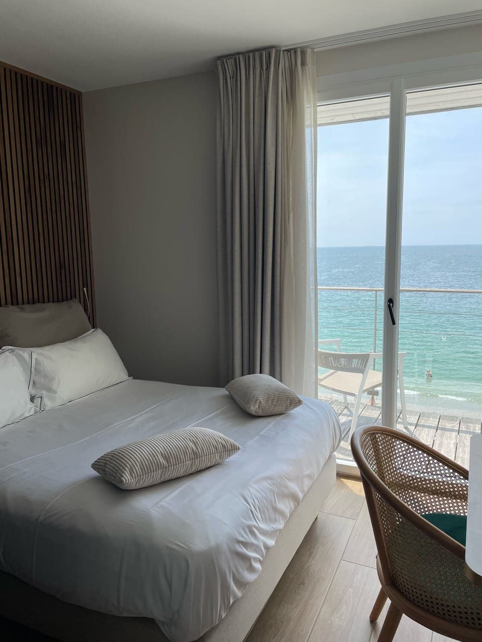 Standard Room, 1 Double Bed, Sea View | Minibar, in-room safe, desk, blackout drapes
