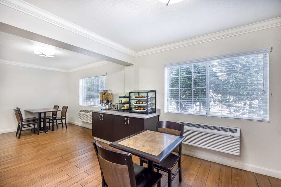 Free continental breakfast