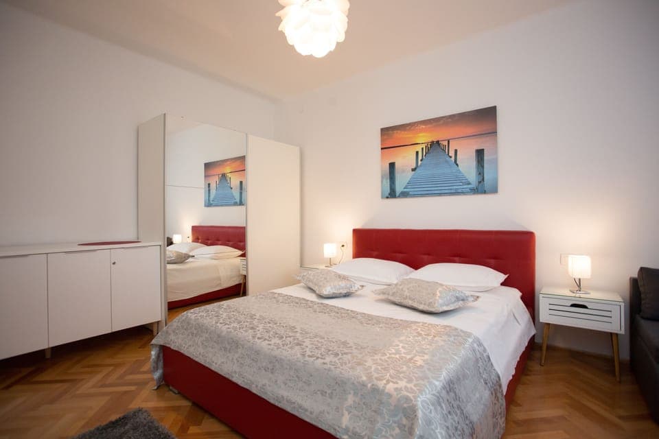 Comfort Apartment, 1 Queen Bed with Sofa bed | In-room safe, iron/ironing board, free WiFi, bed sheets