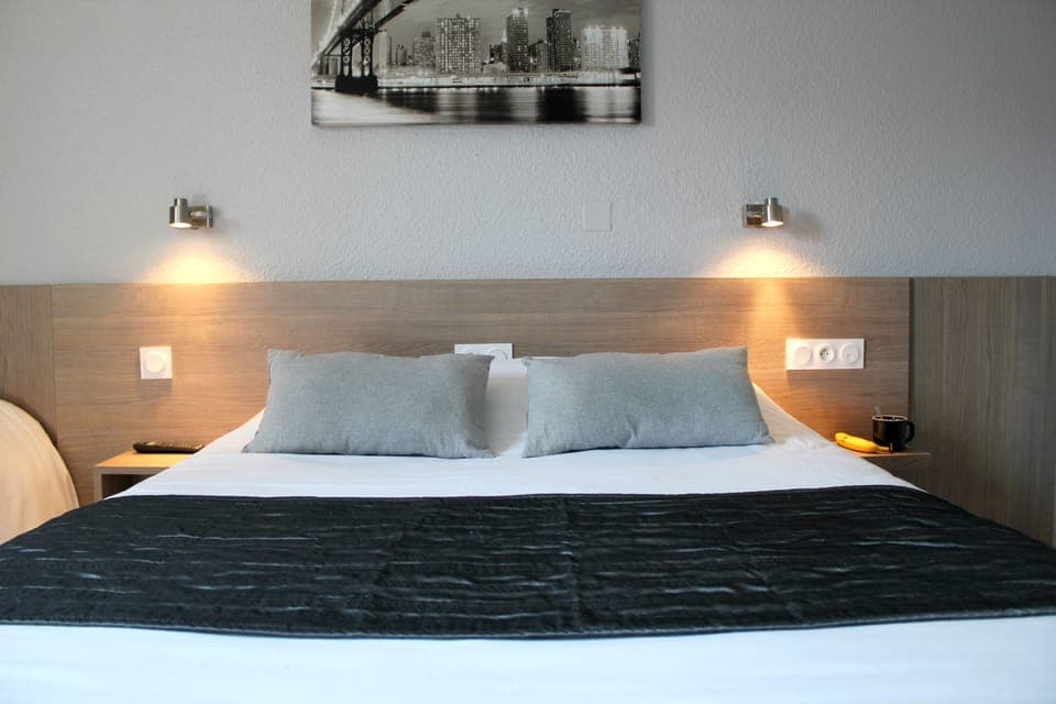 Individually decorated, individually furnished, desk, soundproofing