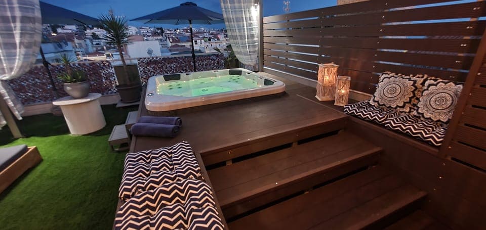 Outdoor spa tub
