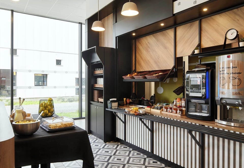 Daily buffet breakfast for a fee