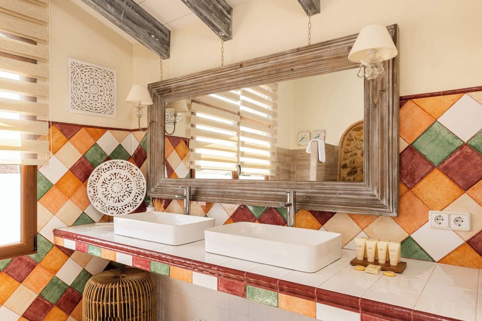 Deluxe Double Room, Air conditioning, Mountain View | Bathroom | Hair dryer, towels