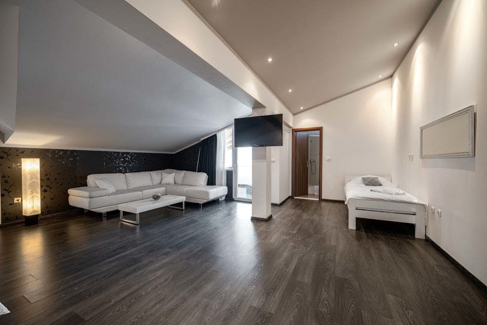 Royal Suite (4 person) | In-room safe, desk, laptop workspace, free WiFi