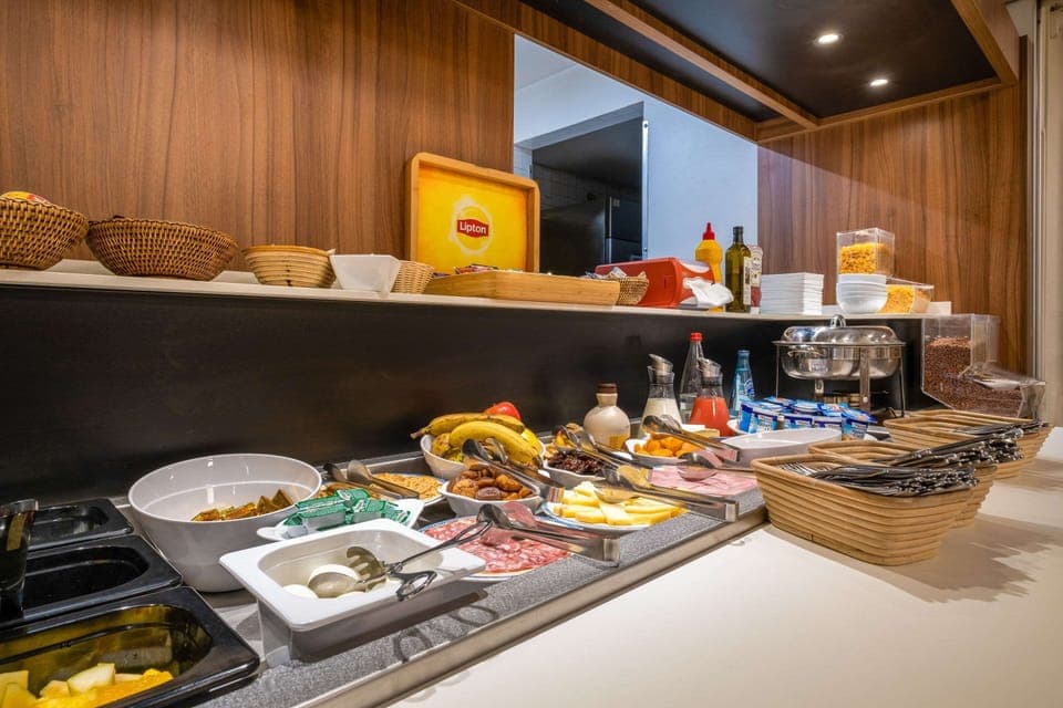 Daily buffet breakfast (EUR 11.9 per person)