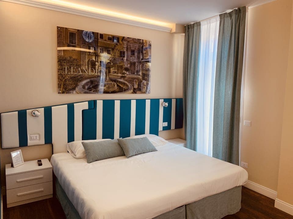 Comfort Double or Twin Room | Desk, laptop workspace, blackout drapes, soundproofing