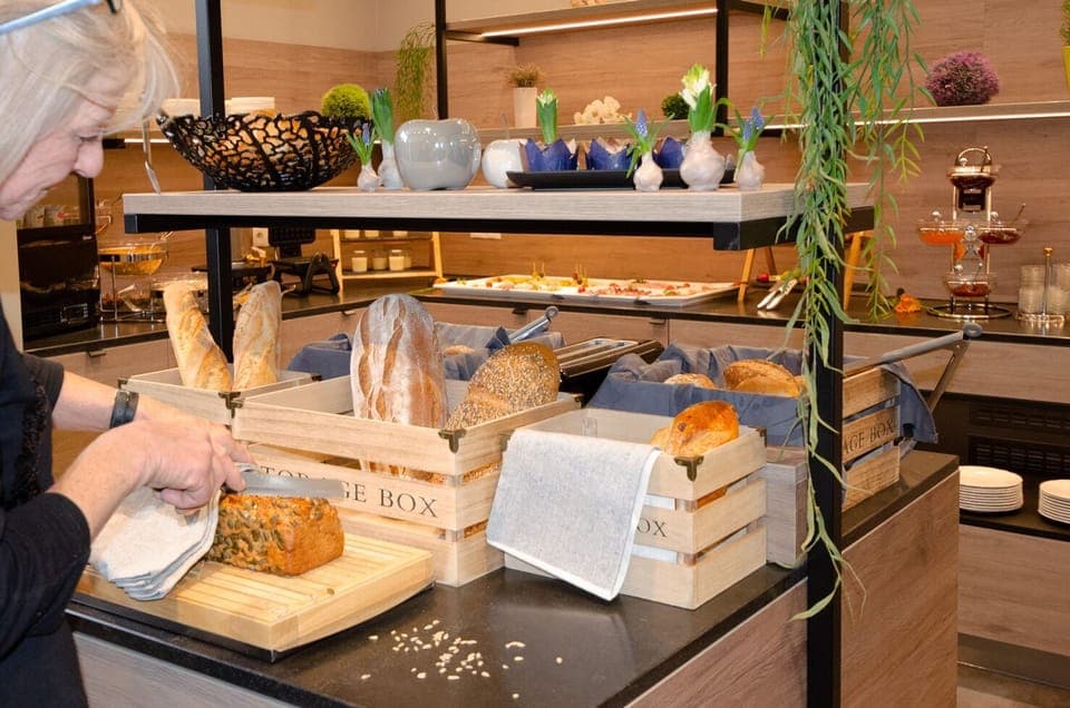 Buffet breakfast on weekends (EUR 17 per person)