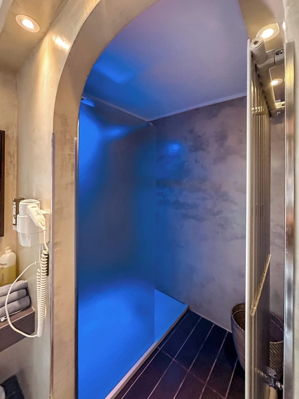 Deep-tissue massages, Swedish massages, massages