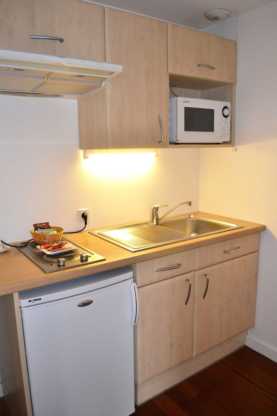 Standard Triple Room | Private kitchen | Fridge, microwave, espresso maker, coffee/tea maker