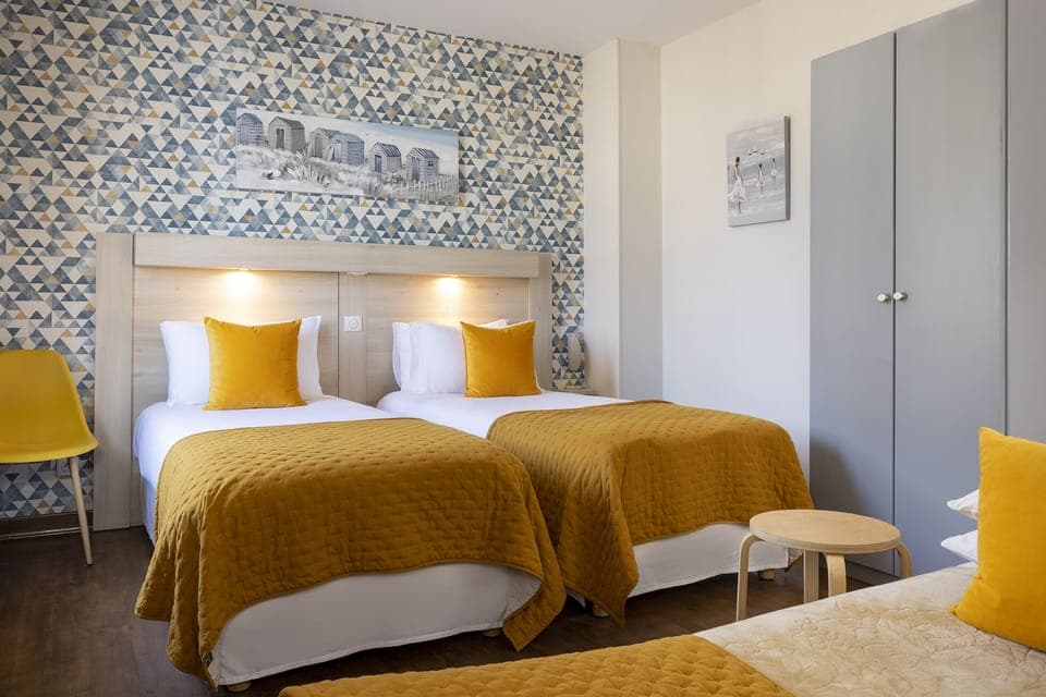 Classic Triple Room | Individually decorated, individually furnished, desk, laptop workspace