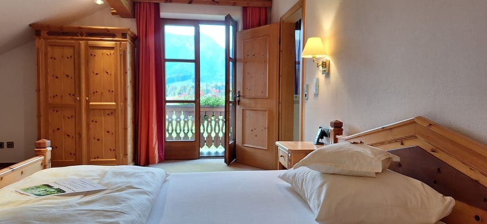 Suite, Balcony, Mountain View (Muenchen) | Minibar, in-room safe, blackout drapes, free WiFi