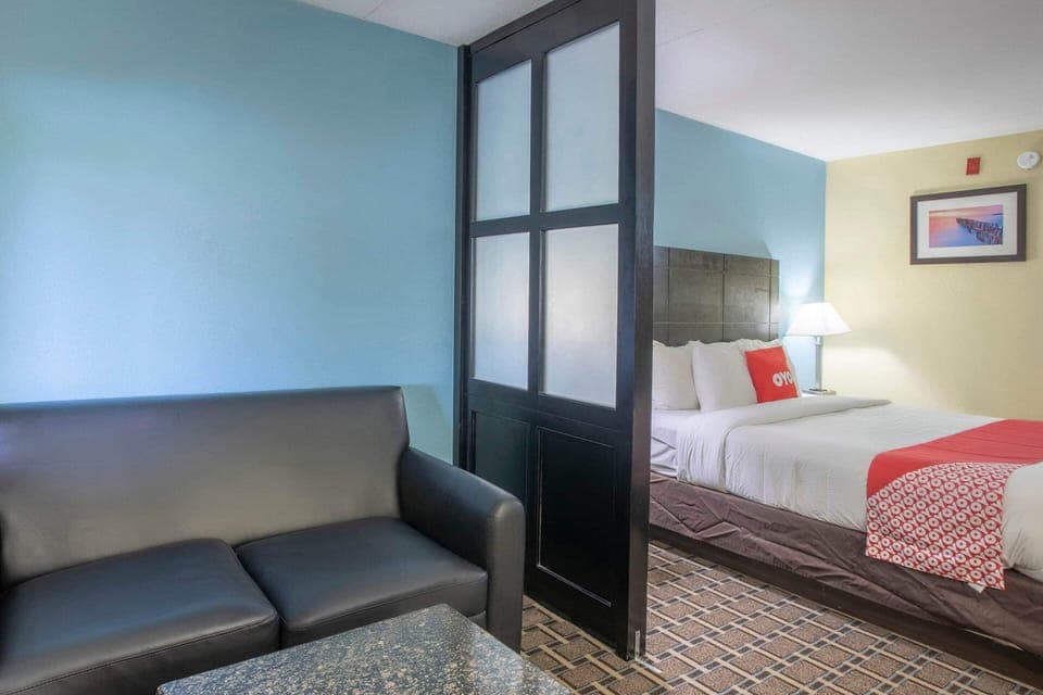 Studio King with Pull Out | Desk, iron/ironing board, free cribs/infant beds, free WiFi