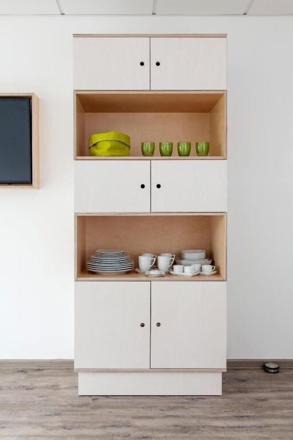 Stovetop, coffee/tea maker, electric kettle