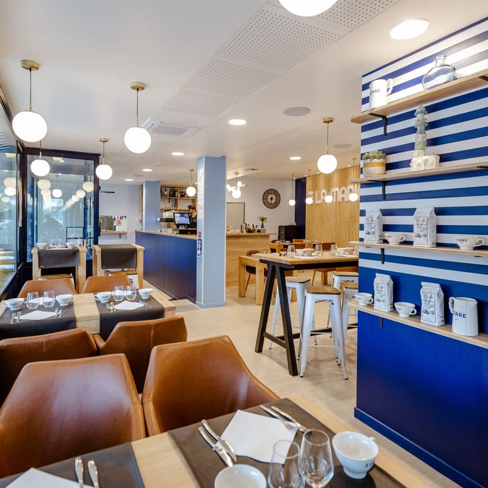 Breakfast, lunch and dinner served