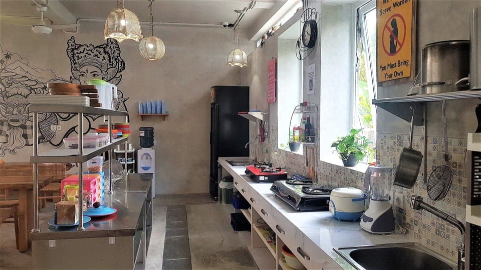 Shared fridge, coffee/tea maker, cookware/dishes/utensils