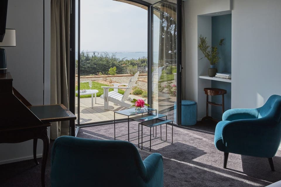 Superior Double or Twin Room, Ocean View | Premium bedding, minibar, in-room safe, individually decorated