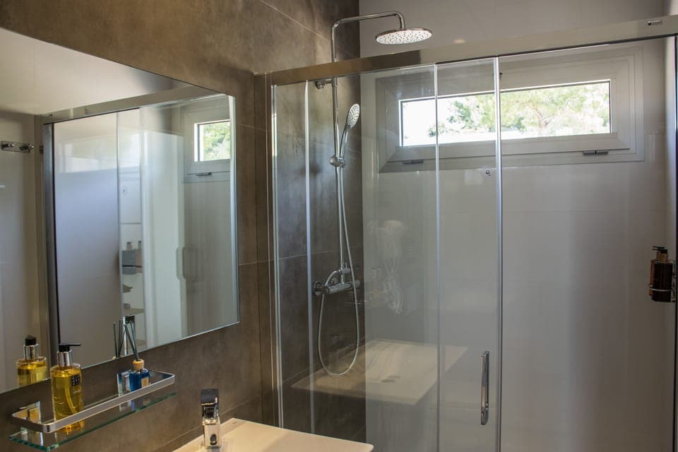Bathroom shower