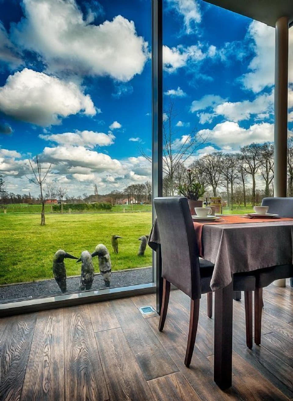 Free buffet breakfast on weekdays