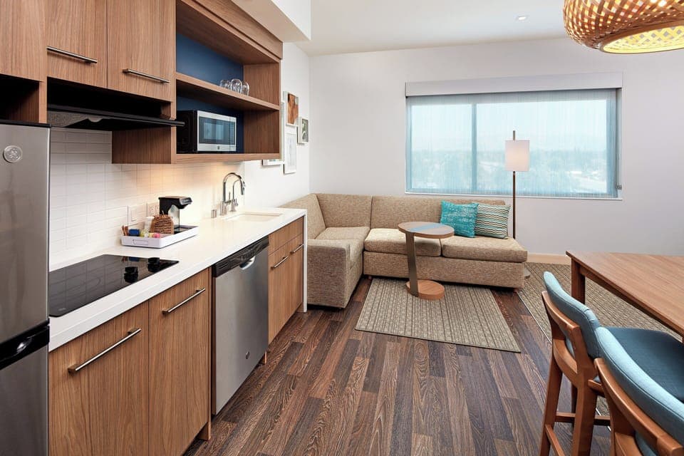 In-room safe, desk, laptop workspace, soundproofing