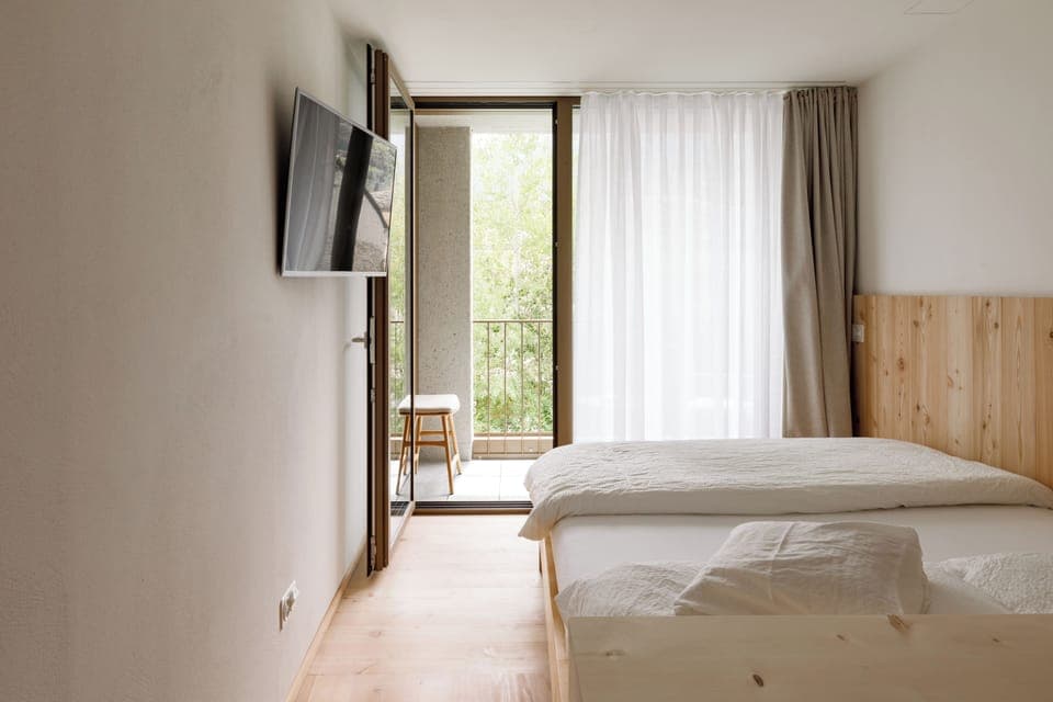 Superior Single Room | 1 bedroom, down comforters, in-room safe, laptop workspace