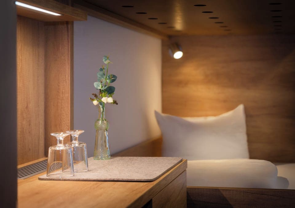 Hypo-allergenic bedding, iron/ironing board, free WiFi, bed sheets