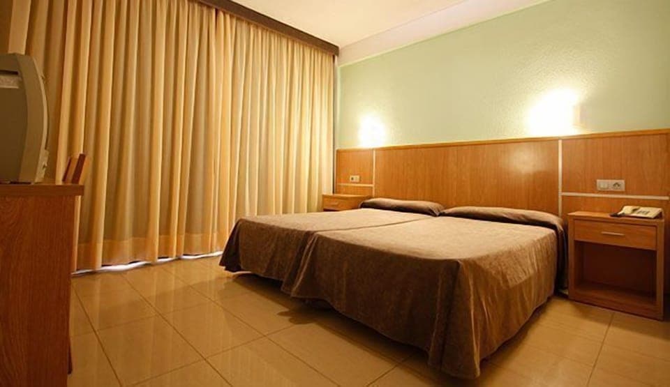 Double Room | In-room safe, soundproofing, iron/ironing board, cribs/infant beds