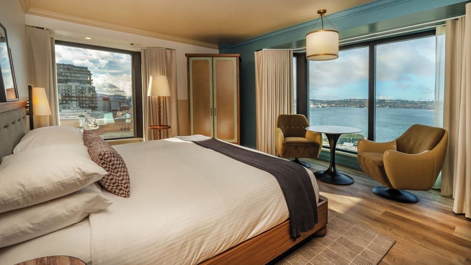 Premium Room, 1 King Bed, Bay View | Premium bedding, minibar, in-room safe, individually furnished