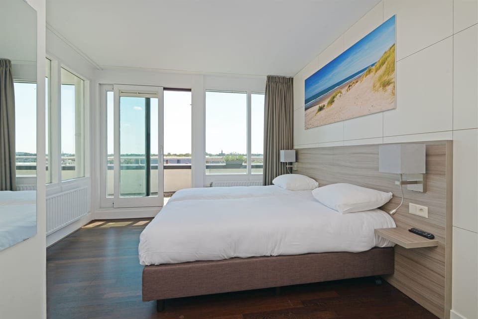 Suite, Terrace, Sea View | In-room safe, desk, blackout drapes, iron/ironing board