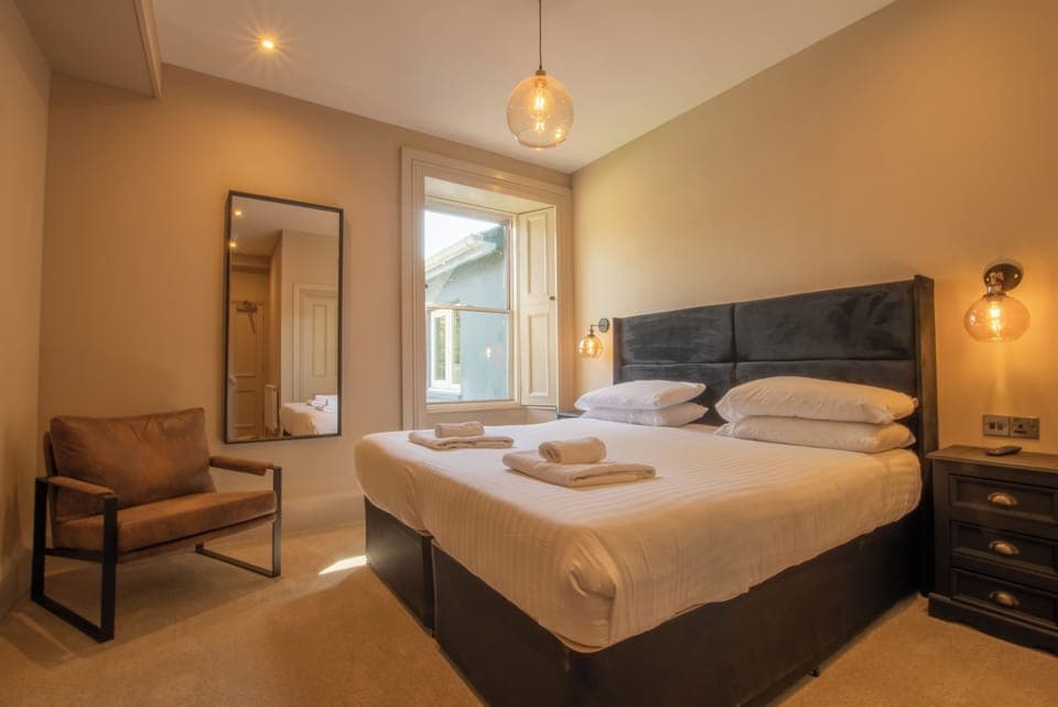 Classic Double Room, 1 King Bed | Iron/ironing board, free WiFi, bed sheets