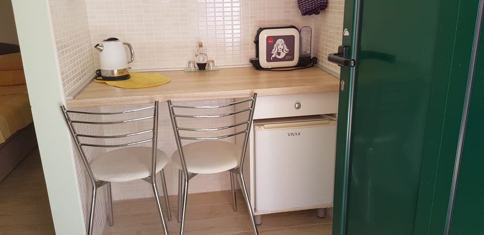 Comfort Double room, shared terrace | Down comforters, in-room safe, desk, laptop workspace