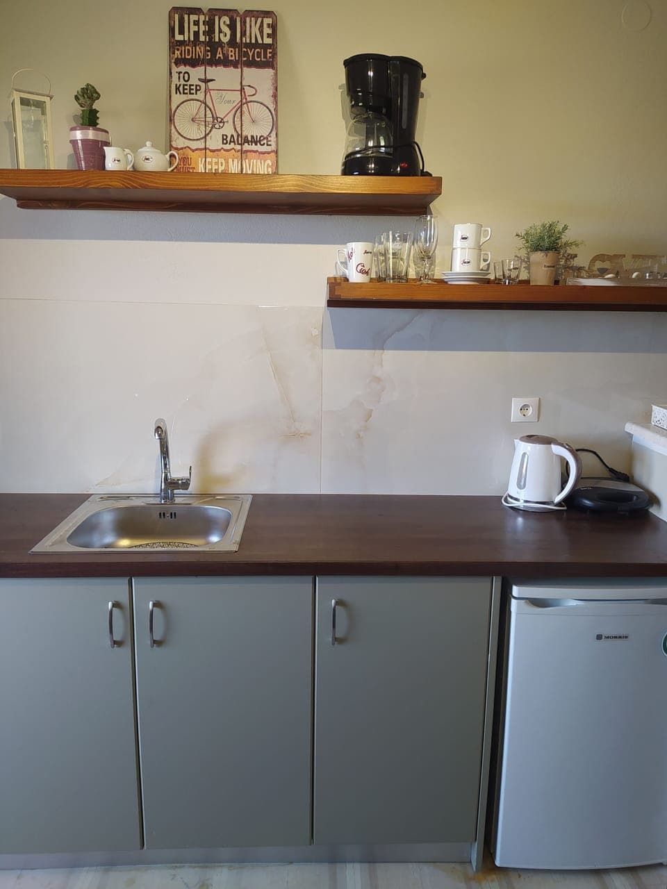 Comfort Double Room | Private kitchen | Full-size fridge, stovetop, coffee/tea maker, electric kettle