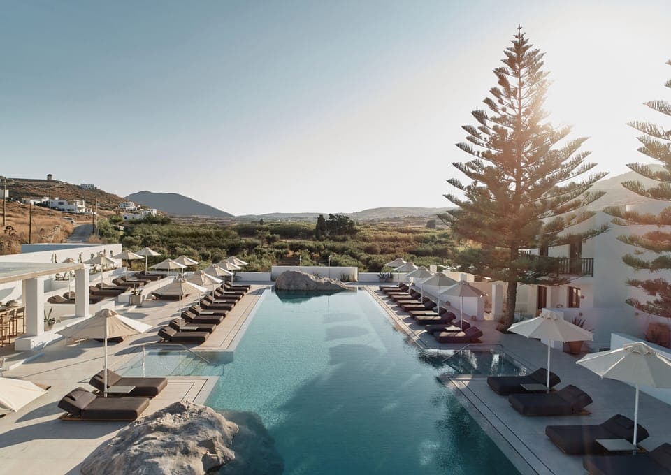 Seasonal outdoor pool, pool umbrellas, sun loungers