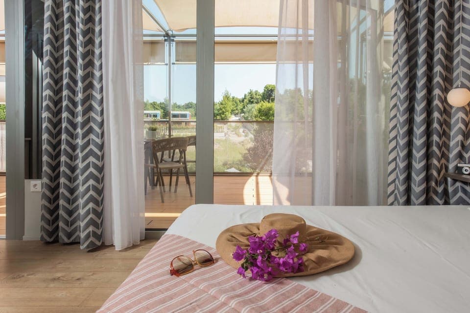 Superior Apartment | Egyptian cotton sheets, premium bedding, blackout drapes