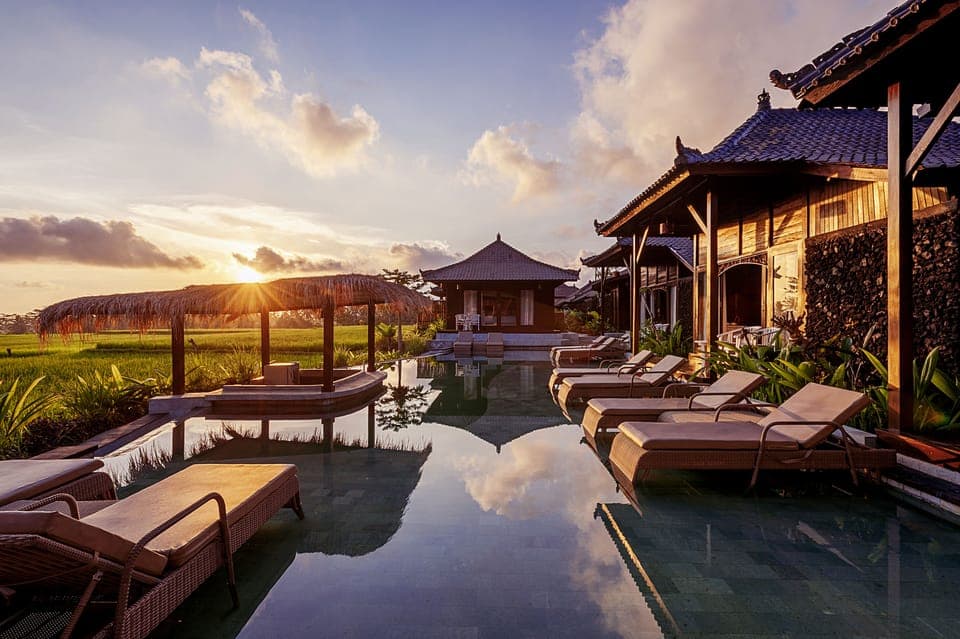 Comfort Room, 1 King Bed, Resort View, Poolside | Sundeck