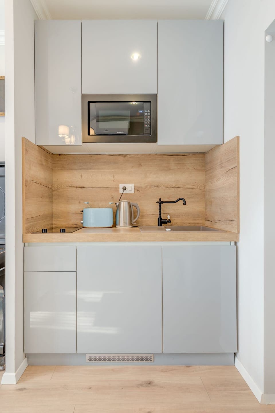 Royal Studio | Private kitchen | Fridge, electric kettle