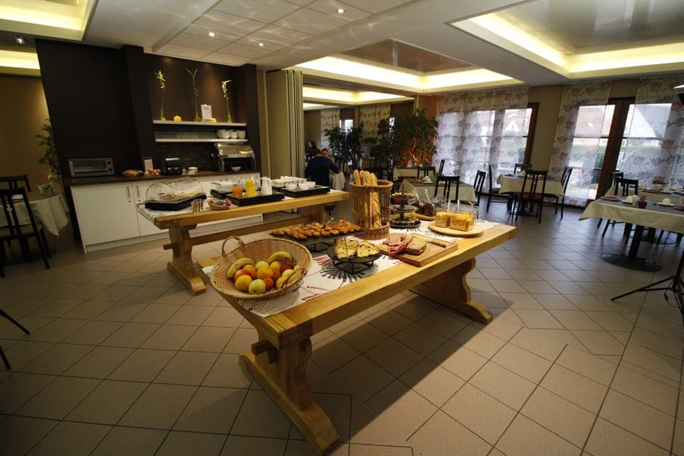 Buffet breakfast on weekdays (EUR 13 per person)