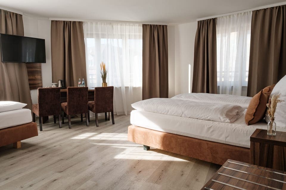 Deluxe Triple Room | Desk, blackout drapes, soundproofing, free WiFi